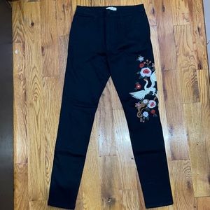 Black jeans with thigh embroidery